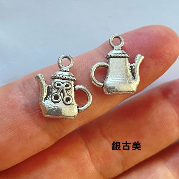 【ハンドメイドパーツ】素材アンティーク風・メタルチャーム・銀古美・じょうろ【ac2133-sa】