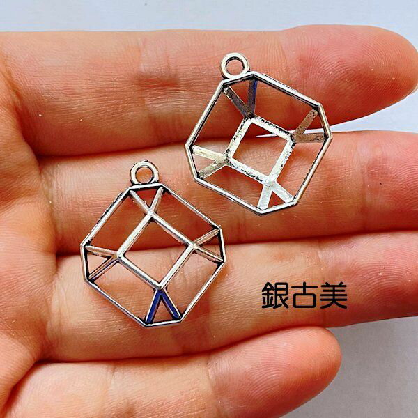 【ハンドメイドパーツ】素材アンティーク風・メタルチャーム・銀古美・四角【ac2003-sa】