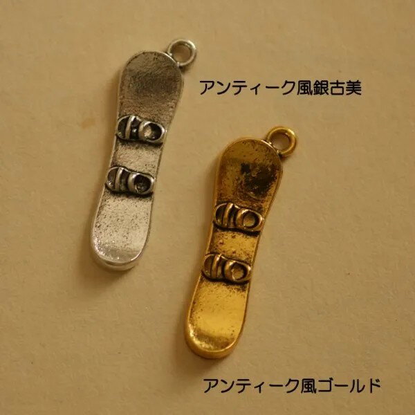 【ハンドメイドパーツ】素材アンティーク風・メタルチャーム・デコ・スケートボード【ac1386-saag】