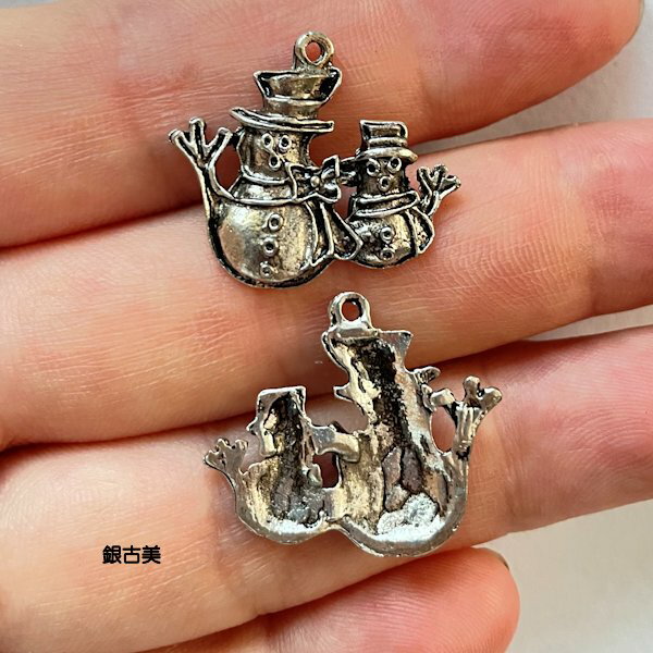 【ハンドメイドパーツ】素材アンティーク風・メタルチャーム・デコ・銀古美・雪だるま【r243】