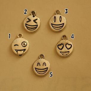 【ハンドメイドパーツ】素材・アンティーク風・メタルチャーム・銀古美・スマイル【r326-sa1sa2sa3sa4sa5】