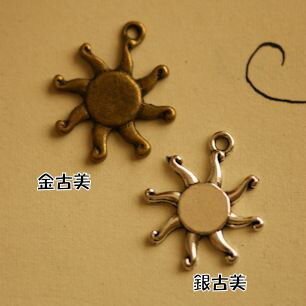 【ハンドメイドパーツ】素材アンティーク風・メタルチャーム・デコ・太陽【x408-gasa】