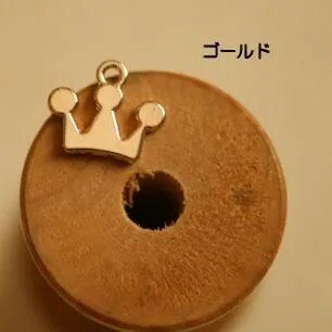 【ハンドメイドパーツ】素材アンティーク風・メタルチャーム・ゴール・王冠【o410】