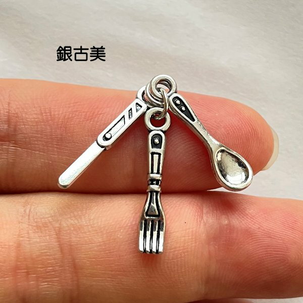 【ハンドメイドパーツ素材】アンティーク風・メタルチャーム・デコ・銀古美・食事セット【s136】