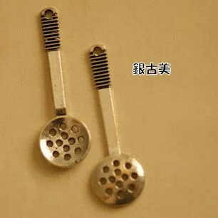 【ハンドメイドパーツ素材】アンティーク風・メタルチャーム・デコ・銀古美・ヘラ【d10b3p】
