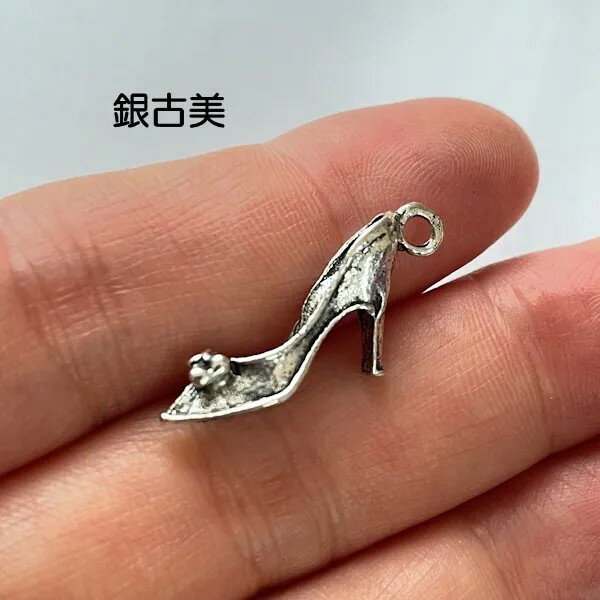 【ハンドメイドパーツ】素材アンティーク風・メタルチャーム・デコ・銀古美・ヒール 【f189】