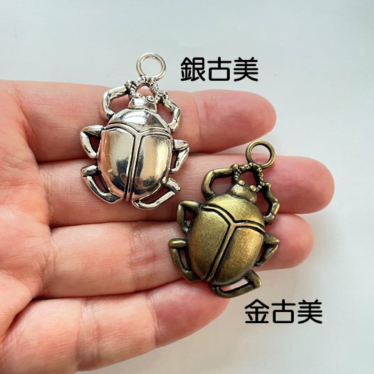 【ハンドメイドパーツ素材】アンティーク風・メタルチャーム・デコ・カブトムシ【b2n4p-b2n5p】
