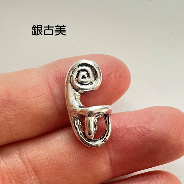 【ハンドメイドパーツ】素材アンティーク風・メタルチャーム・デコ・銀古美・蝸牛【r436-sa】