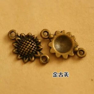 【サイズ】約 1.4cm x 1.4cm 【素　材】合金 【カラー】アンティーク風金古美 【入り数】1個入