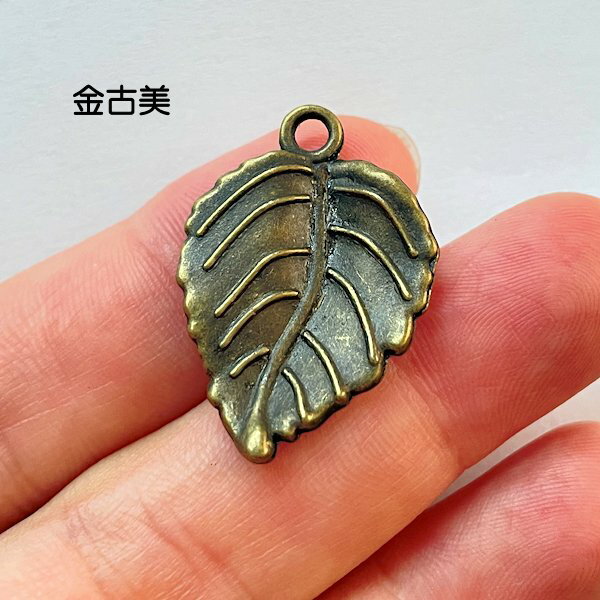 【ハンドメイドパーツ】素材アンティーク風・メタルチャーム・金古美・葉【ae511-ga】