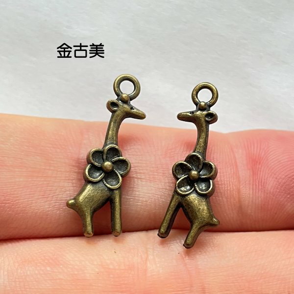 【ハンドメイドパーツ素材】アンティーク風・メタルチャーム・デコ・金古美・キリン 【b9e8p】