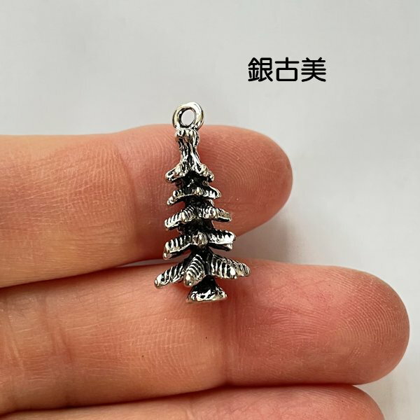 【ハンドメイドパーツ】素材アンティーク風・メタルチャーム・デコ・銀古美・クリスマスツリー 【c188】