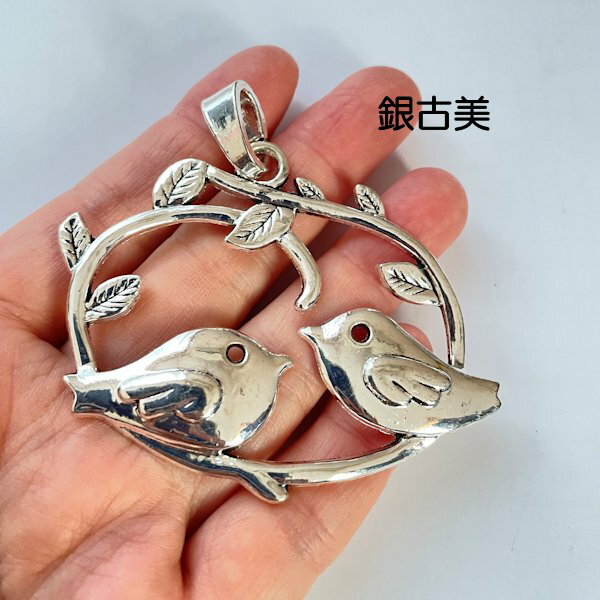 【ハンドメイドパーツ】素材アンティーク風・メタルチャーム・デコ・銀古美・鳥 【p2457】