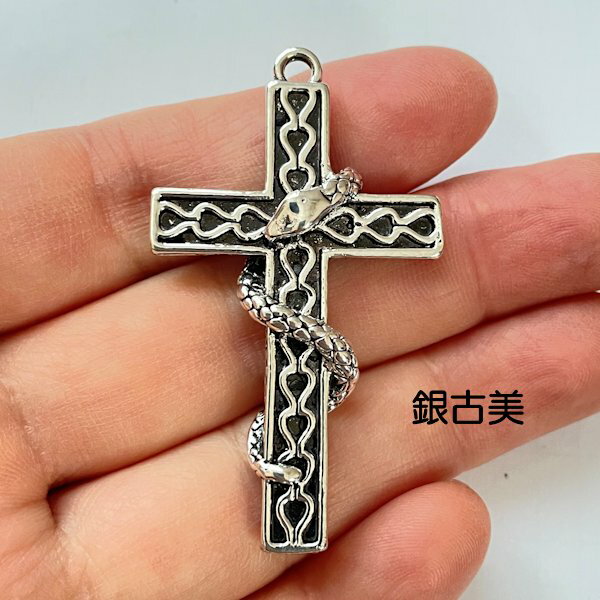 【ハンドメイドパーツ】素材アンティーク風・メタルチャーム・銀古美・十字架【o418】