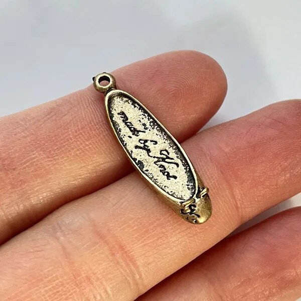 【ハンドメイドパーツ】素材アンティーク風・メタルチャーム・デコ・ゴールド・靴【f179】のサムネイル
