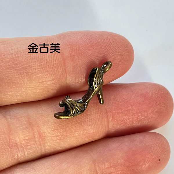 【ハンドメイドパーツ素材】アンティーク風・メタルチャーム・デコ・金古美・ヒール【d3f8p】