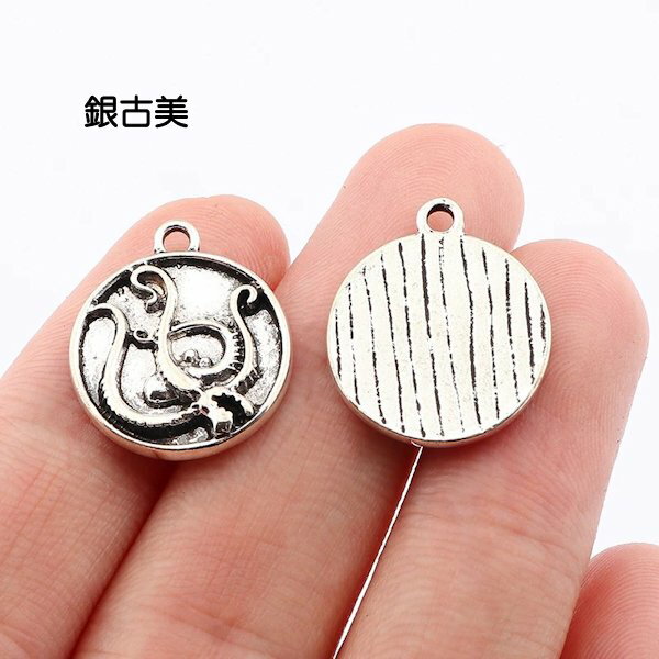 【ハンドメイドパーツ】素材アンティーク風・メタルチャーム・銀古美・タコ【p2273】