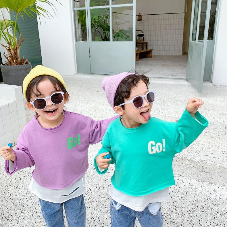 セット割 子供服 キッズ 女の子 男の子 トレーナー 白Tシャツ 切りっぱなしデザイン 薄手 ロゴトレーナー 2点セット GO! おしゃれ ロゴ ユニセックス おしゃれ着 お出かけ 旅行 兄弟姉妹 おそろコーデ 通園 ダンス パープル グリーン 90 100 110 セットでお得♪元気いっぱいパワフルキッズコーデ。おしゃれ部屋着やダンスの衣装などにも大活躍間違いなし！ 2