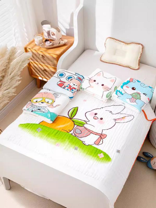 ・製品カテゴリ: 浴巾・生地: 純綿・対象シーズン: 春、夏、秋、冬・柄: 動物・カラー: 萝卜兔, 航海小熊, 萌萌小龙人, 快乐小猫, 飞机克克・サイズ: 105*110cm・安全レベル: A類・対象年齢: 1～3歳 (80～100cm)