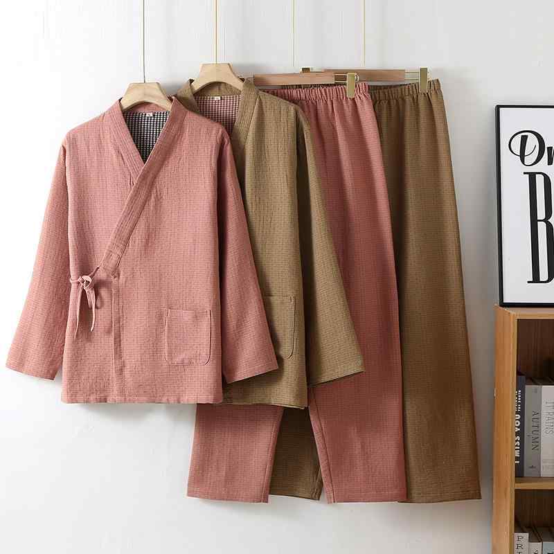 ・カテゴリ: セットアップ・素材: 綿・スタイル: セットアップ・主な素材: 綿100%・厚さ: 薄手・ネックライン: Vネック・袖丈: 長袖・パンツ丈: 長ズボン・機能: リラックス, 通気性, 睡眠, 沐浴, 居家, 涼しい, 快適, 外出可能・シーズン: 夏, 春, 秋・適用場所: アウトドア, 居家・カラー: 暗紅色（レディース）, 黄棕色（メンズ）・サイズ: M, L, XL・风格: 日本風