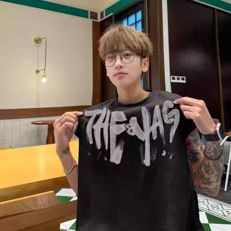 タンクトップ メンズ 男性用 夏服 アメカジ レトロ調 グラフィック 韓国風 スエード調 トップス ゆったりサイズ 杏色 深灰色 ピンク グリーン ブラック 紫 カーキ