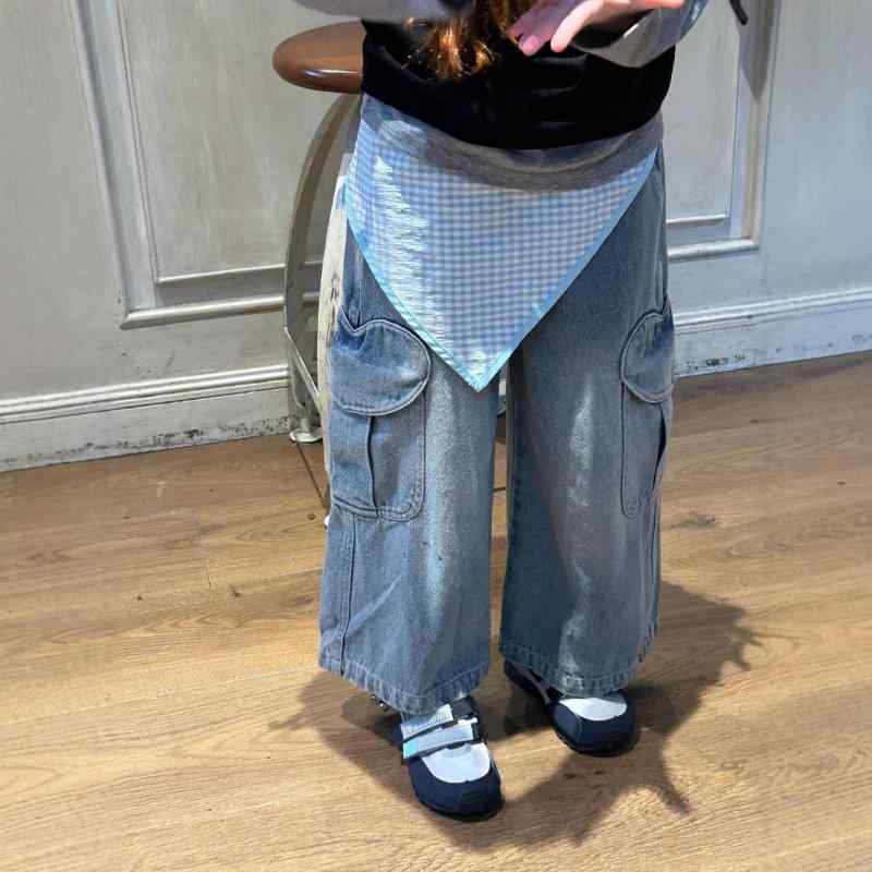 子供服 デニムパンツ ガールズ 女児 ストレートパンツ ロングパンツ ハート柄 高腰 綿85% 伸縮性 ウエ..