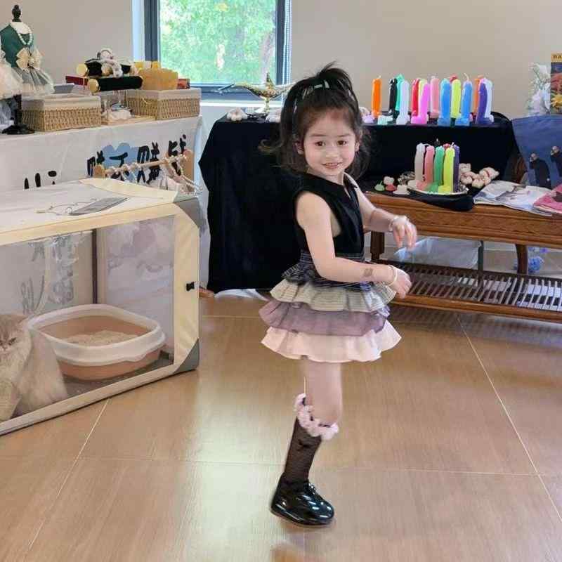 子供用セットアップ キッズ 女の子 夏物 ノースリーブ 襟付き 黒色ベスト チェック柄 切り替え ケーキ..