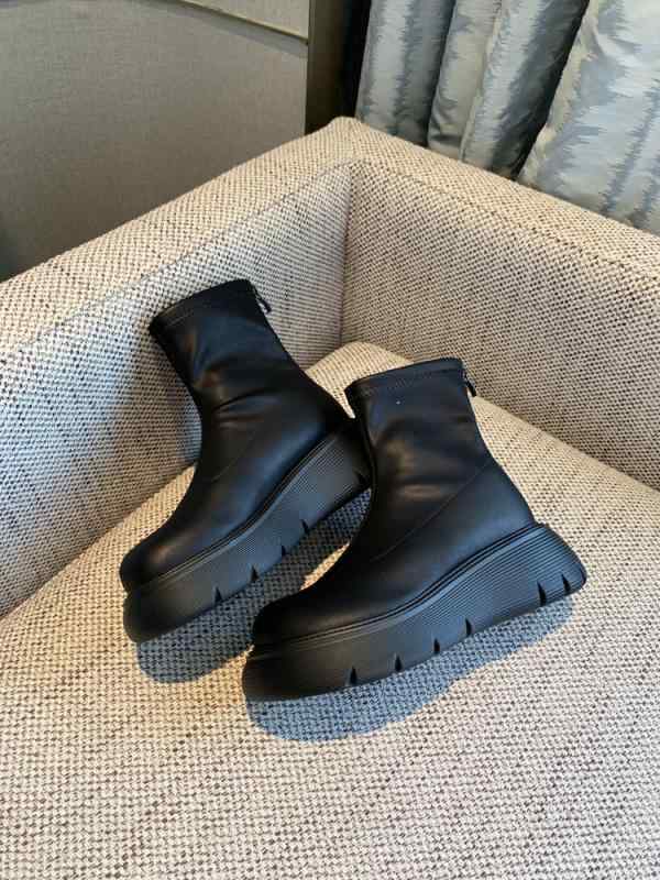 ブーツ レディース 秋冬 ショートブーツ 厚底 後ろファスナー 本革 スエード調 ローヒール ぺたんこ 履きやすい 痛くない 歩きやすい 韓国風 黒 ベージュ