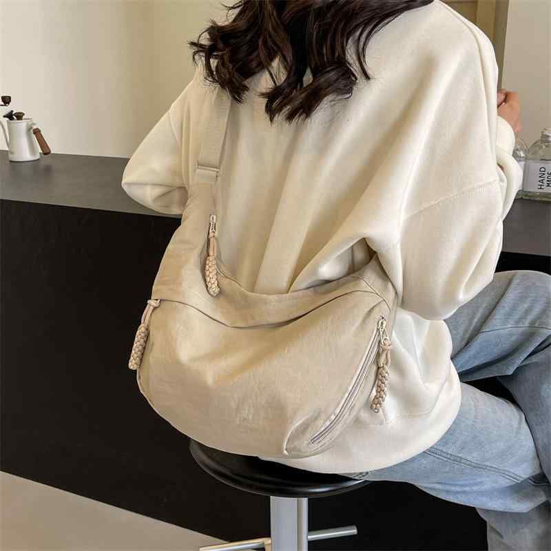 トートバッグ レディース 大容量 ショルダーバッグ 秋冬 ナイロン 餃子型 鞄 ミディアムサイズ 通勤 普..