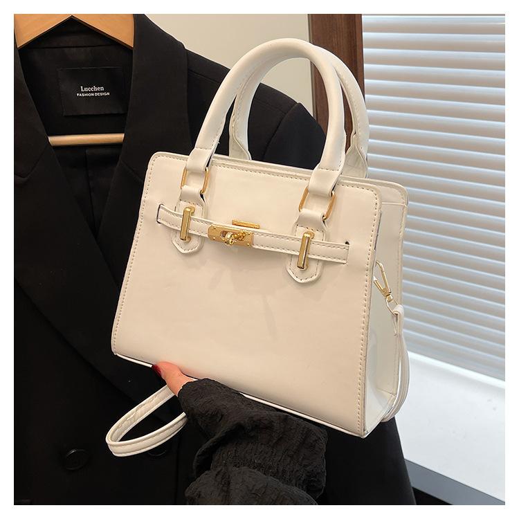 バッグ レディース 高見え ハンドバッグ 韓国風 肩掛け 斜め掛け 小さめ スクエア型 秋冬 PU デイリーユース ホワイト ピンク系 ブラック グリーン ベージュ