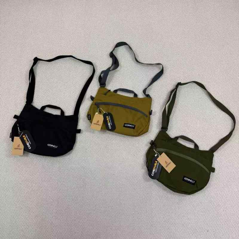 ショルダーバッグ 男性用 鞄 ナイロン 撥水 速乾 軽量 ストリート ブラック カーキ グリーン