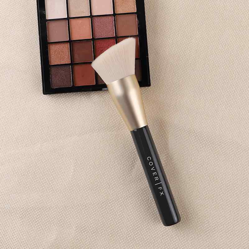 メイクブラシ ファンデーションブラシ チークブラシ ハイライトブラシ フェイスパウダーブラシ 美容ツール 人工繊維 木柄 携帯用 斜めカット 白色 ヨーロッパ 南米 東南アジア 北米 東北アジア 中東