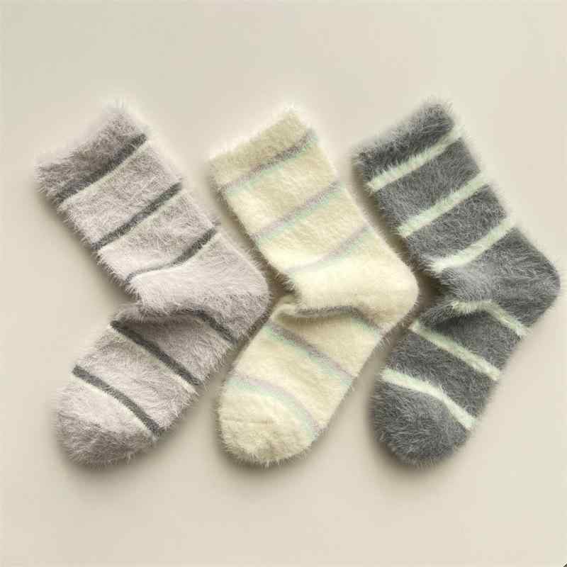 靴下 レディース 秋冬 厚手 暖かい ふわふわ もこもこ 保温 床 ソックス 韓国風 バイカラー ストライプ ミドル丈 スイート かわいい ルームソックス ナイロン ピンク系 ホワイト グレー