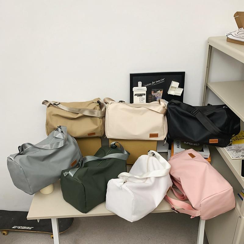 ショルダーバッグ 男性用 軽量 防水 斜めがけ 鞄 メンズ レディース スポーツ ジム バッグ シューズ収納 通勤 普段使い ミルクティー ベージュ ブラック ...