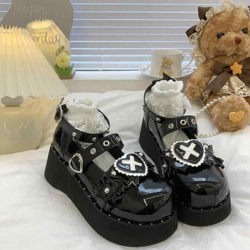 靴 レディース 厚底 ブロックシューズ パンクスタイル かわいい 黒色 冬季 婦人靴 鋲飾り マニッシュシ..