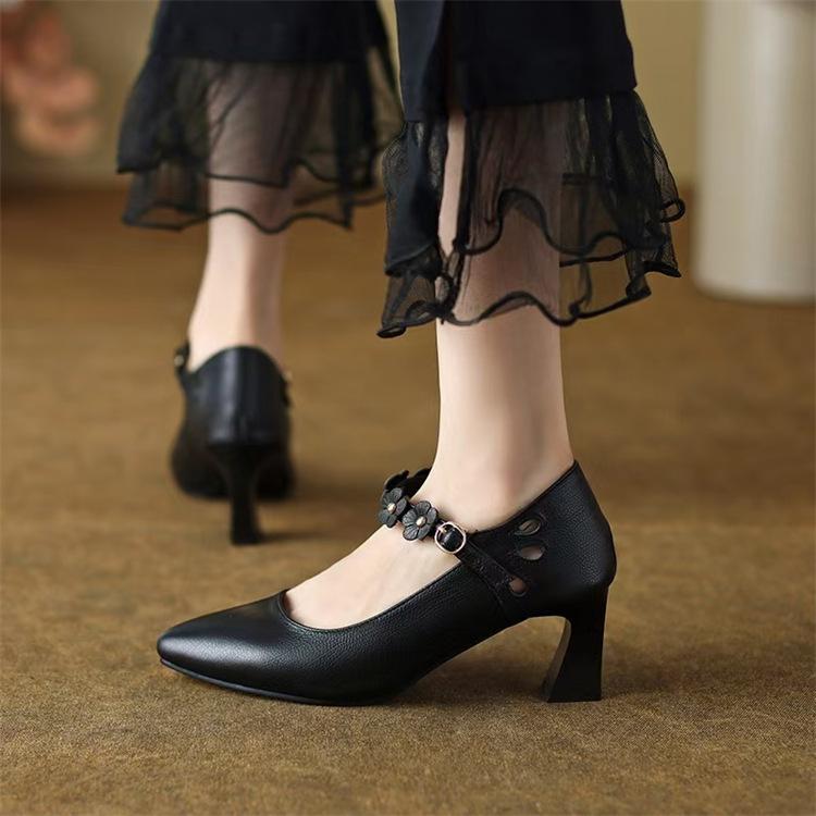 パンプス レディース 牛革 花柄 ストラップ チャンキーヒール ポインテッドトゥ ミドルヒール 春夏 オ..