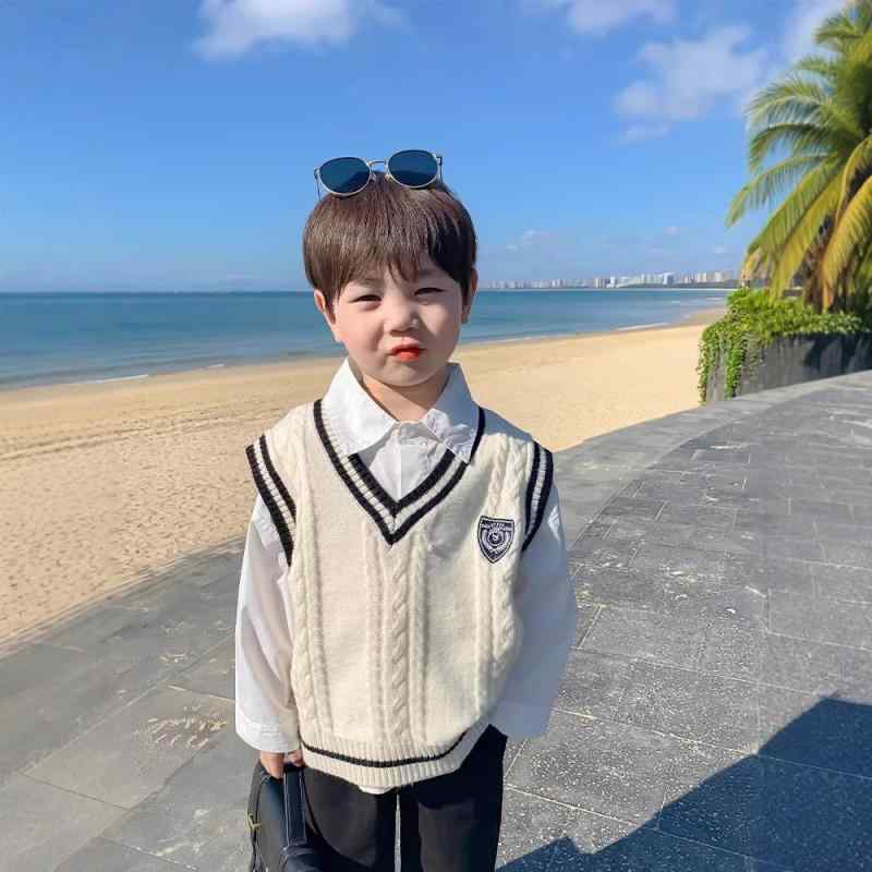 ニットベスト 男の子 キッズ 子供服 Vネック コットン混紡 トップス 春秋 カジュアル 無地 普段着 おし..