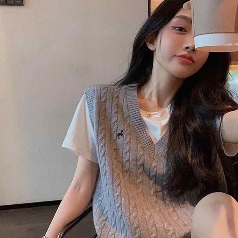 ニットベスト レディース レトロ Vネック ケーブル編み ゆったり 学院風 ノースリーブ トップス 秋冬 ..