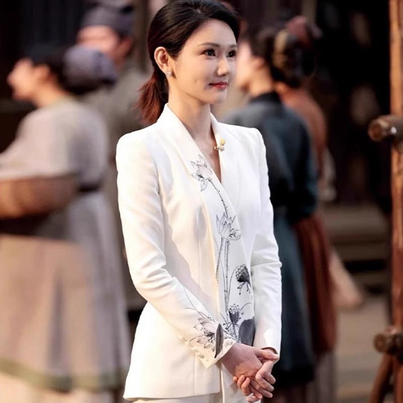 スーツ レディース 白色 アニマル柄 刺繍 テーラードジャケット パンツ セットアップ S M L XL ポリエ..