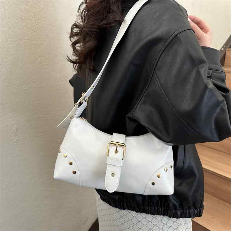 トートバッグ レディース レトロ 鋲打ち 大容量 斜めがけ 肩掛け 鞄 合成皮革 小方包 スマホ袋付き カバン フェイクレザー 白 黒 赤