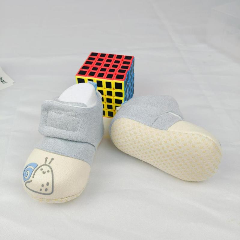 ベビー ソックス シューズ 春秋冬 滑り止め 通気性 軽量 男の子 女の子 幼児 鹿皮 ベルクロ 普通厚 カートゥーン