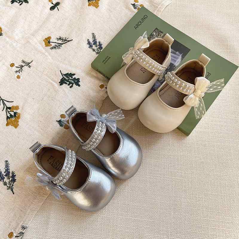 ベビー シューズ 女の子 フォーマル 靴 リボン 滑り止め 柔らかい靴底 歩行練習 シルバー アイボリー ..