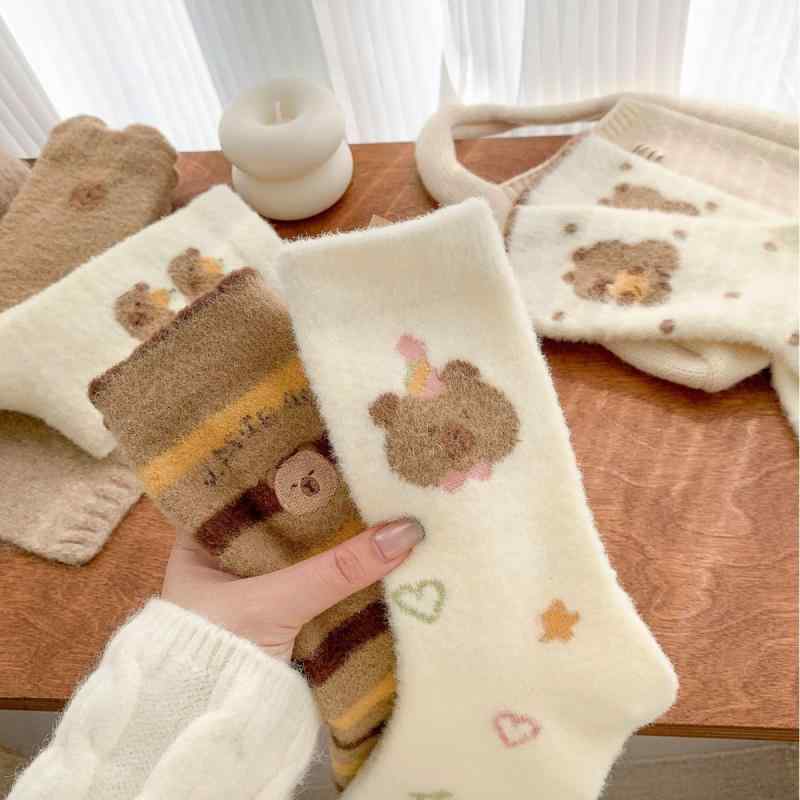 靴下 レディース ソックス 秋冬 厚手 防寒 保温 ルームソックス 床暖房 もこもこ 靴下 ミドル丈 かわいい アニマル柄 カピバラ ポリエステル