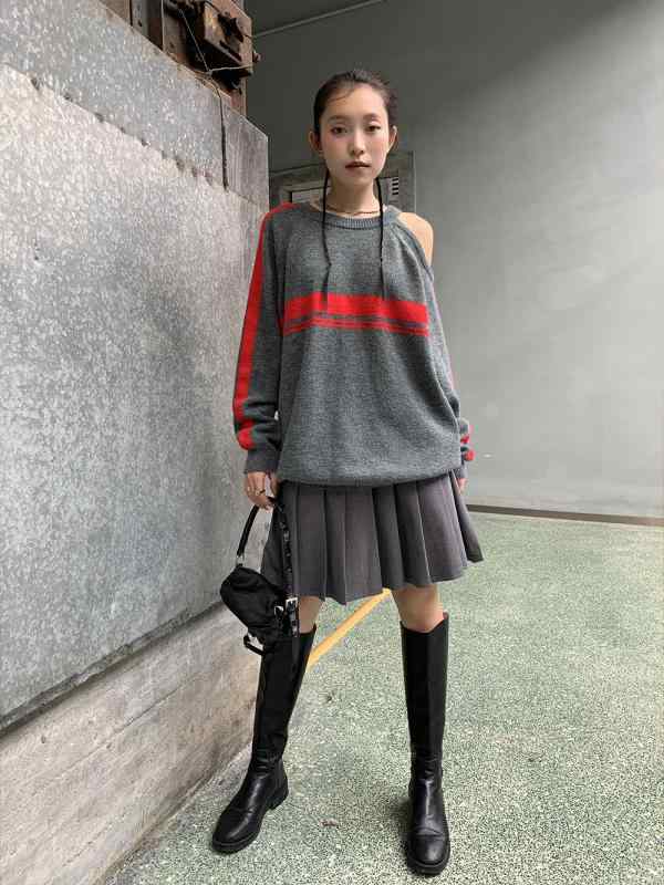 ニット レディース 不規則 ラウンドネック 肩出し トップス 韓国風 ゆったり 長袖 プルオーバー ドロッ..