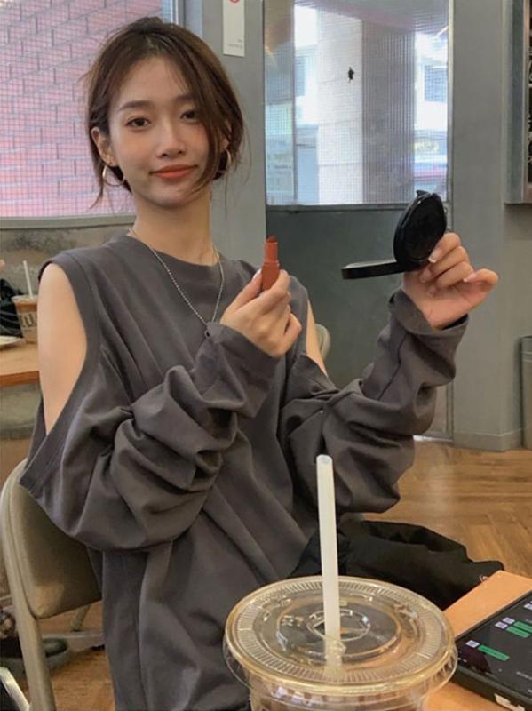 Tシャツ レディース 長袖 トップス 中長丈 コットン グレー カットソー 肩出し 肌見せ 無地 ゆったりサ..