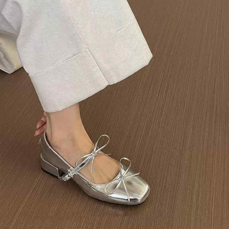 パンプス レディース マリージェーン スクエアトゥ 太ヒール ストラップ付き 漆皮 ローヒール チャンキーヒール かわいい 歩きやすい 疲れない フェイクレザー...