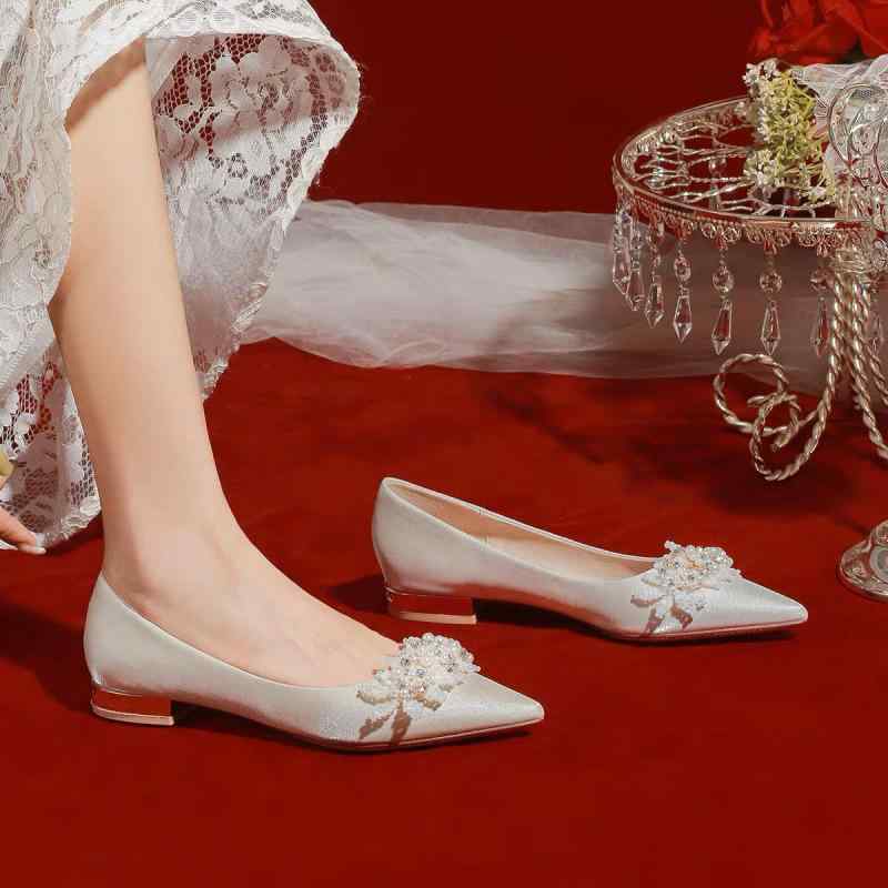 パンプス レディース ウェディング シューズ ブライダル フラット ローヒール ぺたんこ 妊婦 婦人靴 サテン ラインストーン ビーズ 花飾り ポインテッドトゥ...