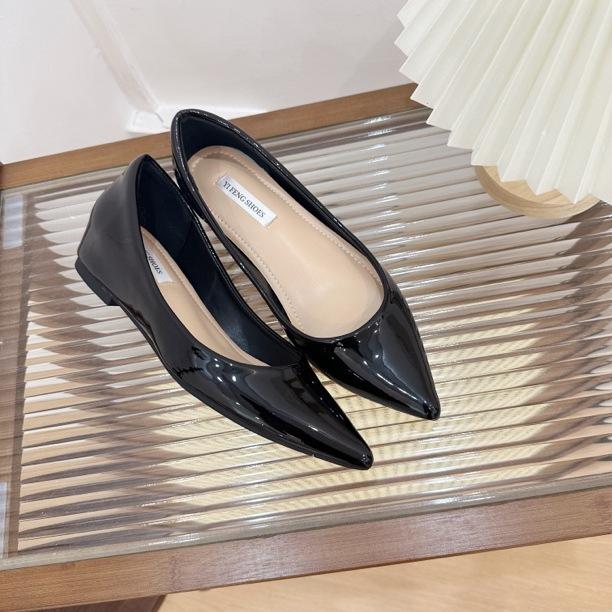 パンプス レディース 小柄 ヌードカラー ウェッジソール ローヒール ポインテッドトゥ 漆皮 春夏 秋冬 ..