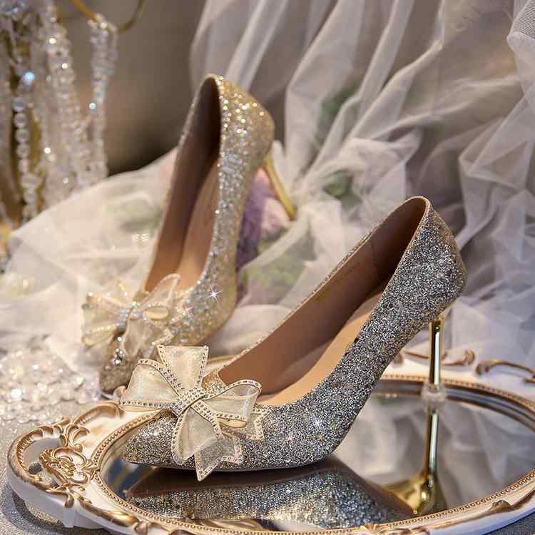 ハイヒール レディース ウェディング ブライダルシューズ パンプス 痛くない 結婚式 二次会 パーティー プロポーズ ポインテッドトゥ ピンヒール ラインストーン 防水 美脚 シルバー ゴールド 7cm 9cm