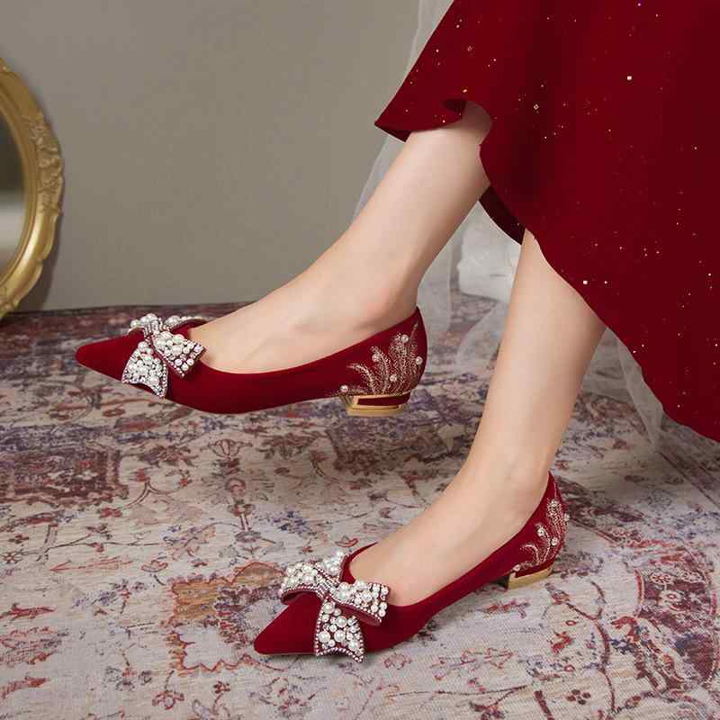 パンプス レディース ウェディング シューズ ローヒール チャンキーヒール ポインテッドトゥ ラインストーン スリップオン ワインレッド PU 春